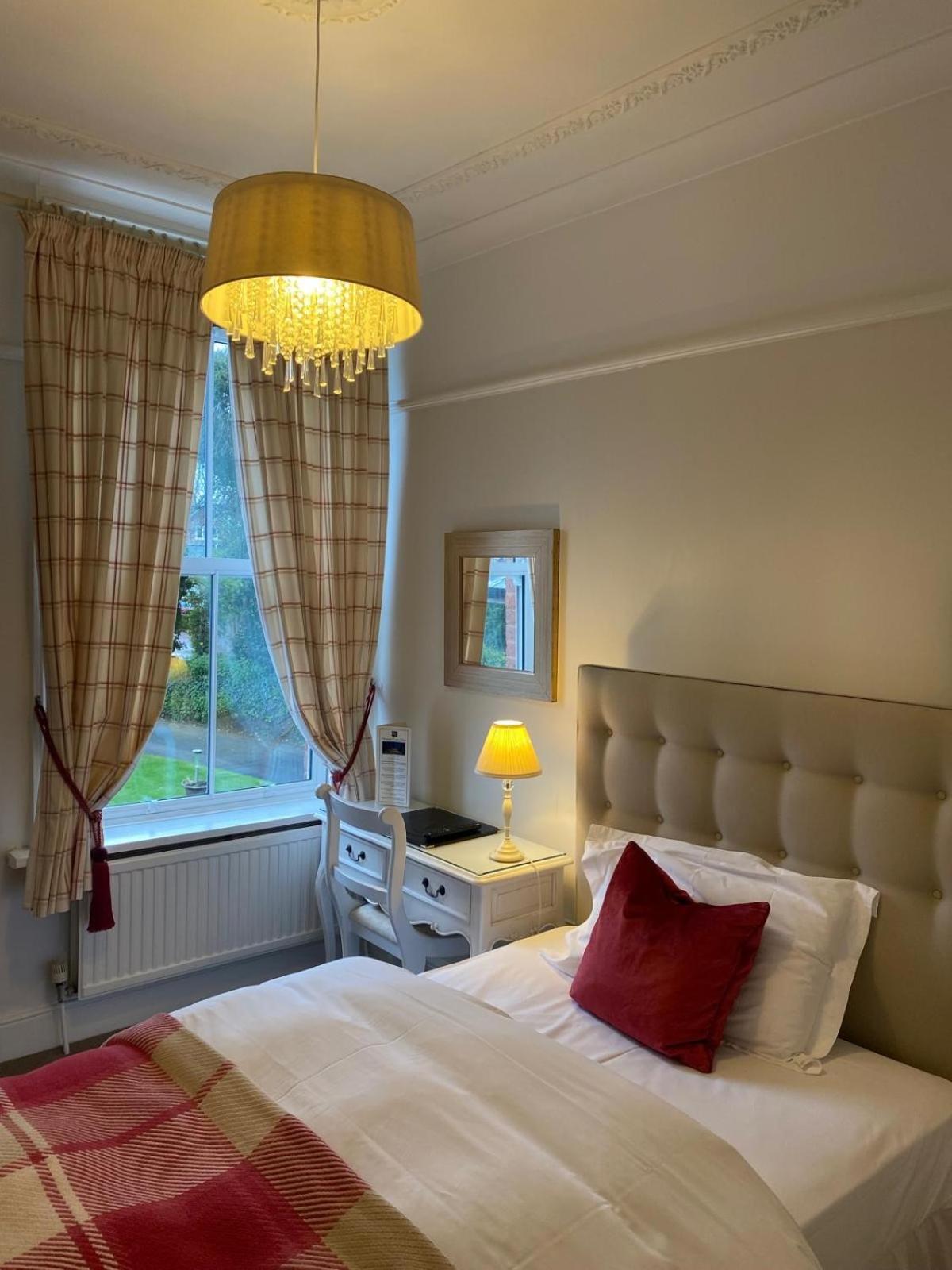 Alexandra Court Hotel Congleton Esterno foto