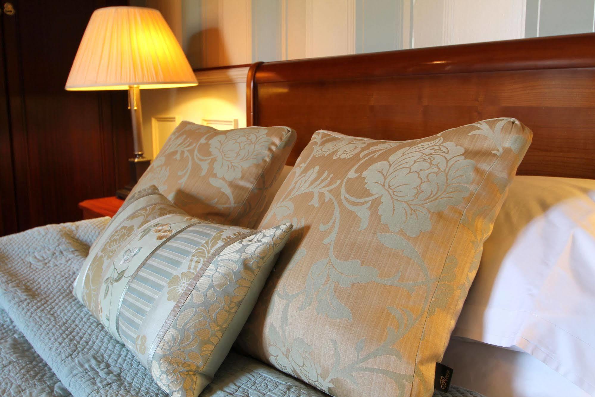Alexandra Court Hotel Congleton Esterno foto